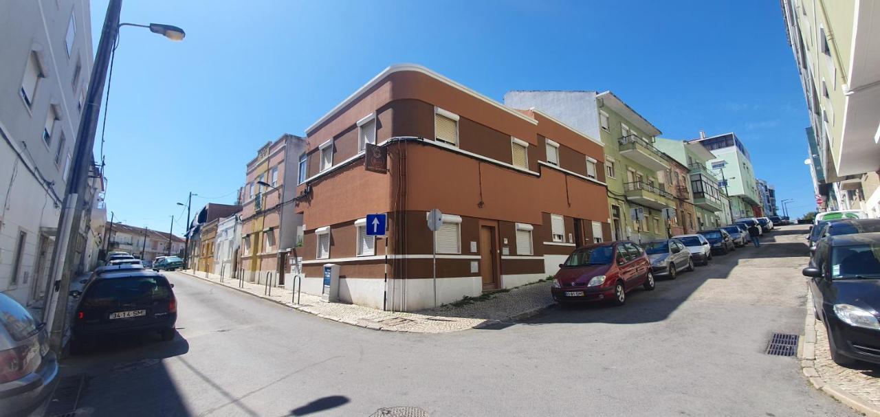 Afonso Galo Guest Apartments II Almada Eksteriør bilde